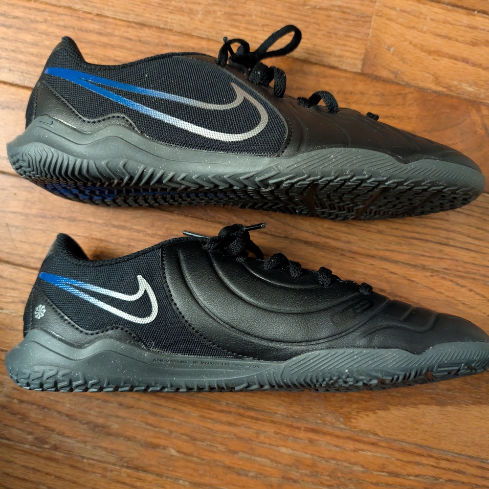 Nike Youth Black and Blue Athletic Shoes